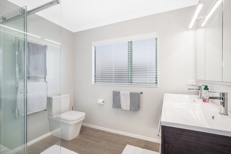 Photo of property in 56 Kakariki Grove, Waikanae, 5036