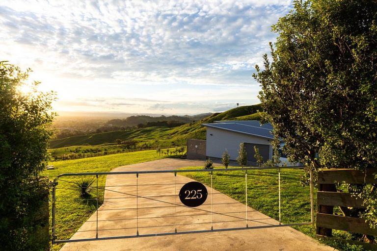 Photo of property in 225 Wheatstone Road, Wainui, Gisborne, 4073