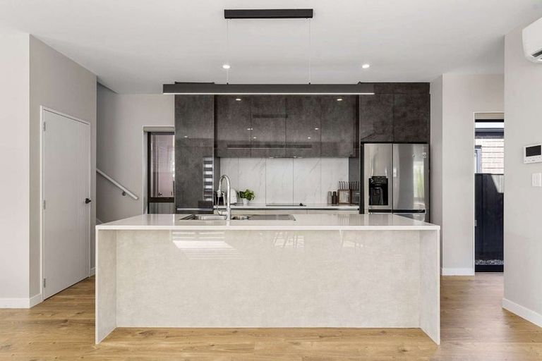 Photo of property in 43 Clayden Shuttleworth Street, Papakura, 2110