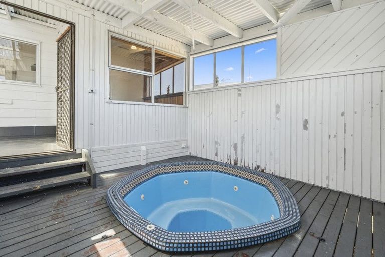 Photo of property in 35 Fairlight Place, Manurewa, Auckland, 2102