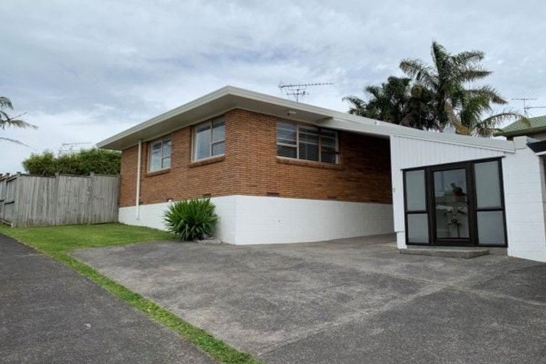 Photo of property in 2/28 Prince Regent Drive, Half Moon Bay, Auckland, 2012