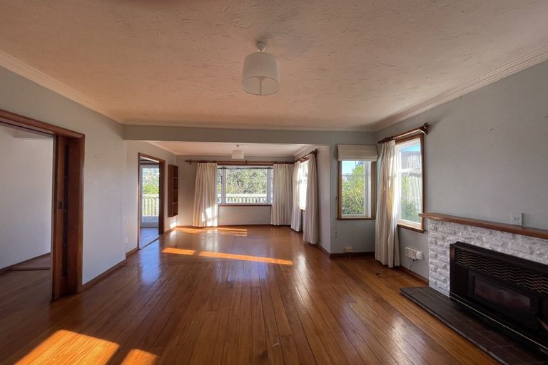 Photo of property in 9 Robert Street, Newlands, Wellington, 6037