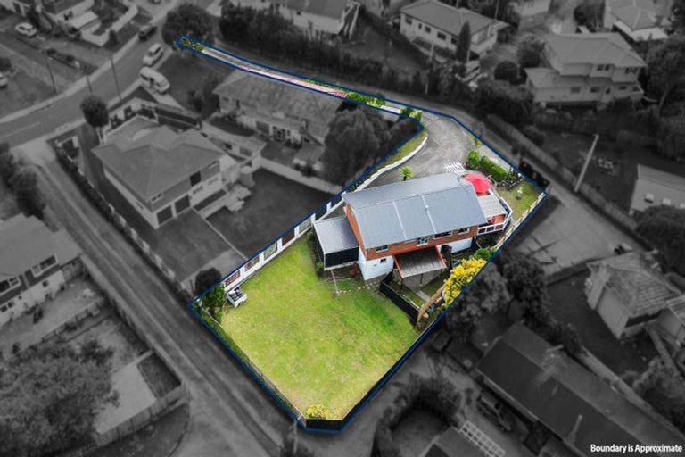 Photo of property in 19 Merchant Avenue, Te Atatu South, Auckland, 0610