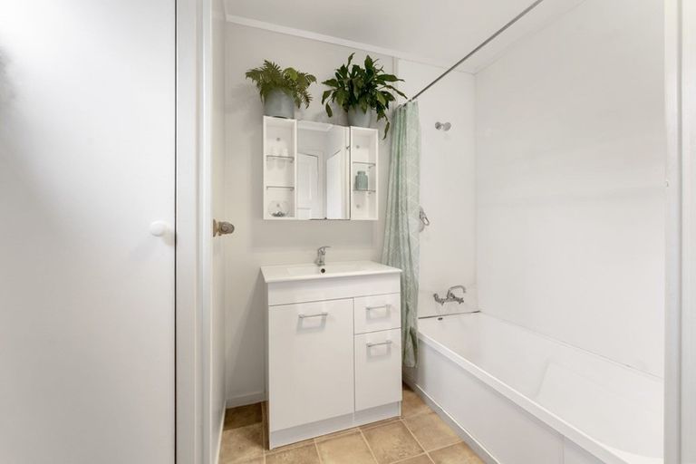 Photo of property in 2 Standish Street, Inglewood, 4330