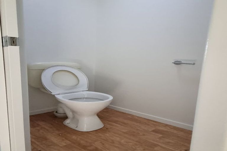 Photo of property in 12/17 Harbour View Road, Te Atatu Peninsula, Auckland, 0610