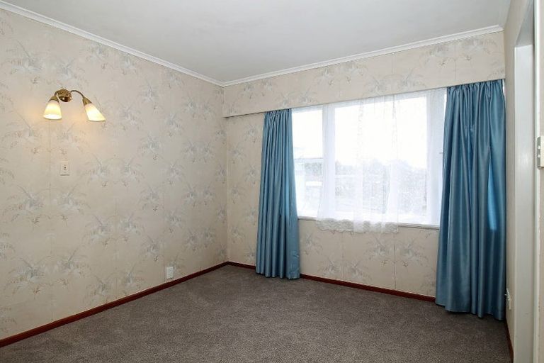 Photo of property in 13 Lyndhurst Road, Te Atatu South, Auckland, 0610