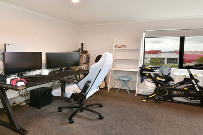 Photo of property in 7/89 Hobsonville Point Road, Hobsonville, Auckland, 0616