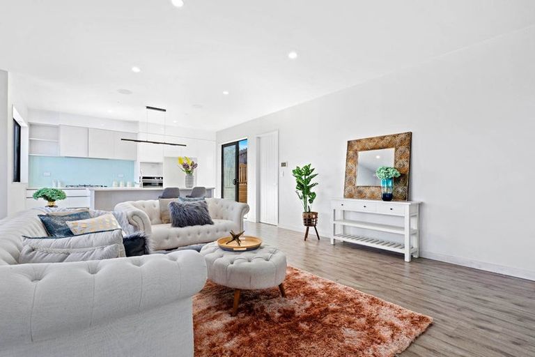 Photo of property in 15a Living Stream Road, Albany Heights, Auckland, 0632
