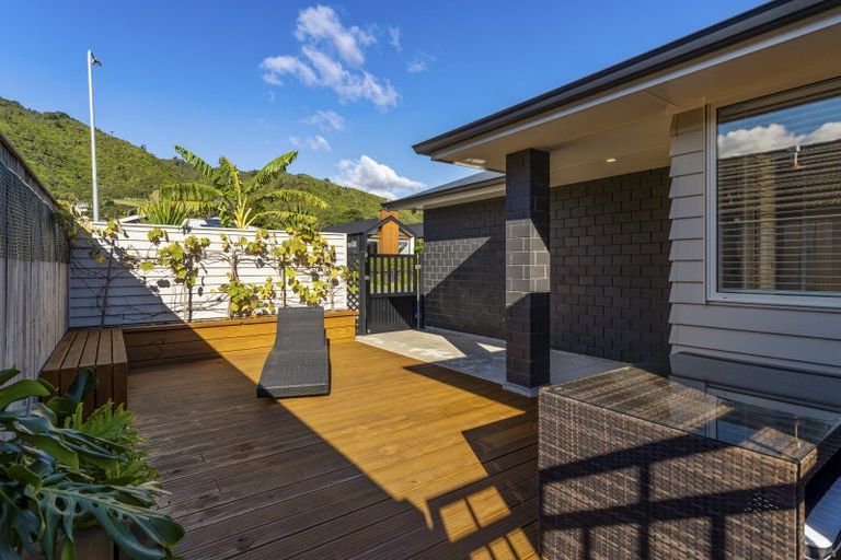 Photo of property in 5 Mahia Lane, Waikanae, 5036
