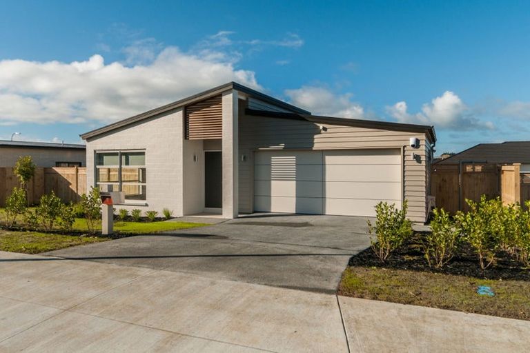 Photo of property in 10 Kabardin Street, Karaka, Papakura, 2113
