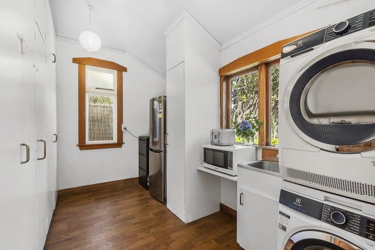 Photo of property in 65 Marine Parade, Seatoun, Wellington, 6022