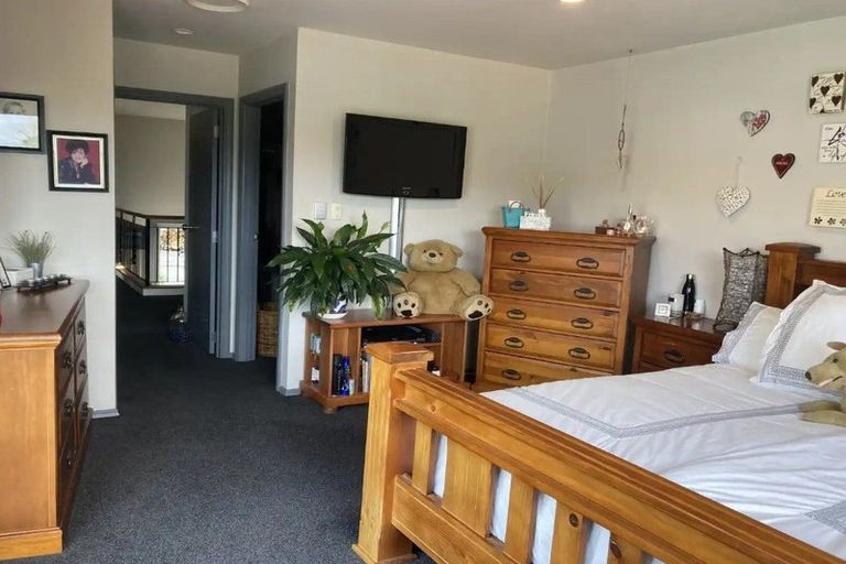Photo of property in 14 Bush View Lane, Northcote Point, Auckland, 0627