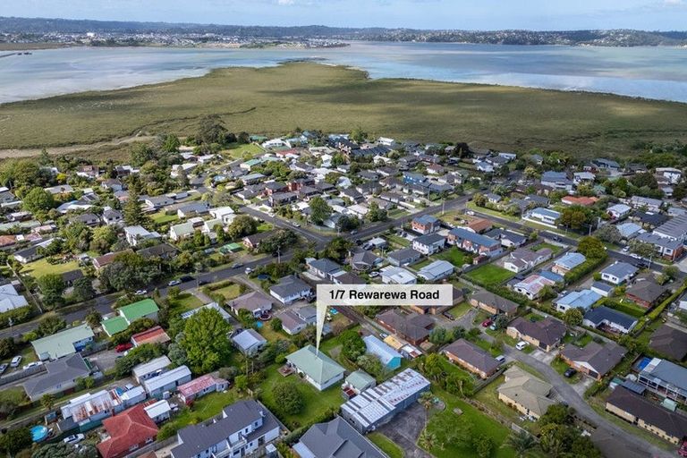 Photo of property in 1/7 Rewarewa Road, Te Atatu Peninsula, Auckland, 0610