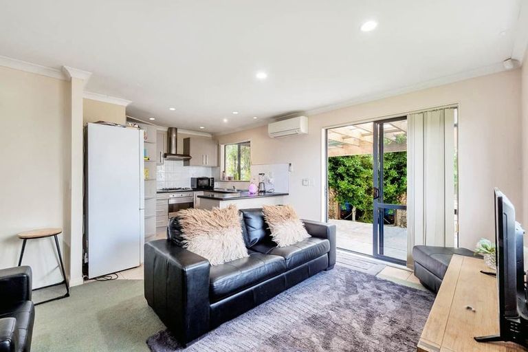Photo of property in 35 English Oak Drive, Schnapper Rock, Auckland, 0632