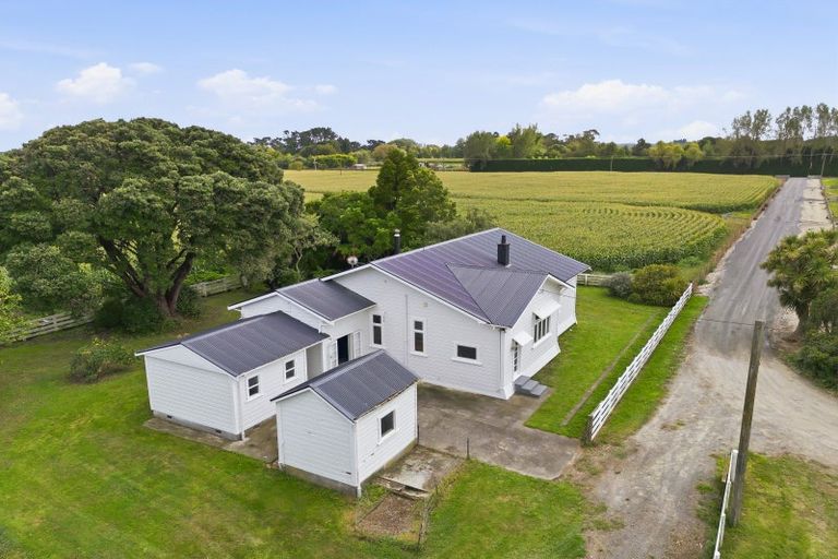 Photo of property in 225 Kuku Beach Road, Kuku, Levin, 5570