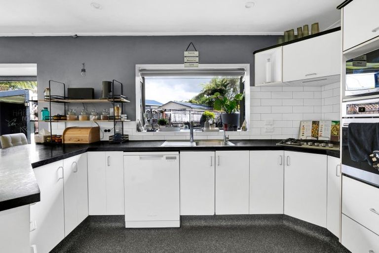 Photo of property in 1 Tainui Terrace, Inglewood, 4330