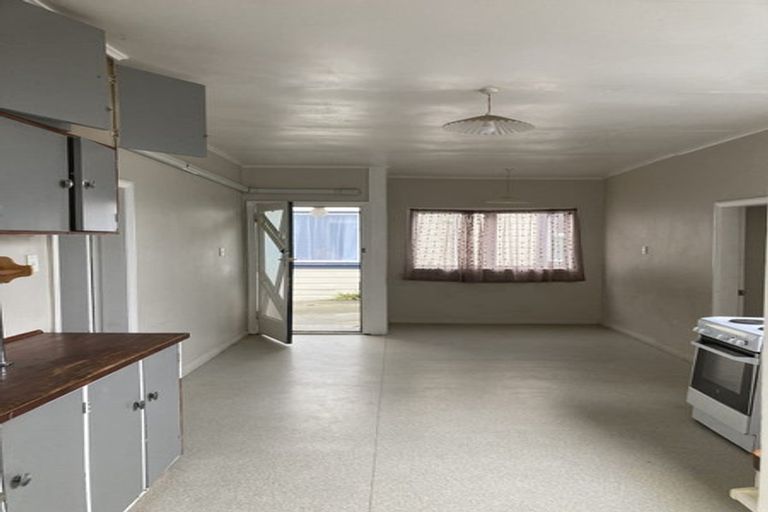 Photo of property in 11 Rua Street, Lyall Bay, Wellington, 6022