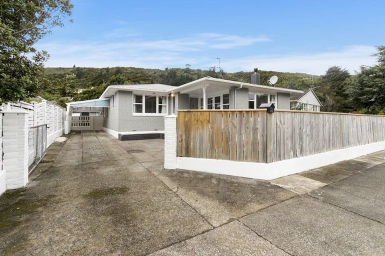 Photo of property in 20 Parenga Street, Wainuiomata, Lower Hutt, 5014