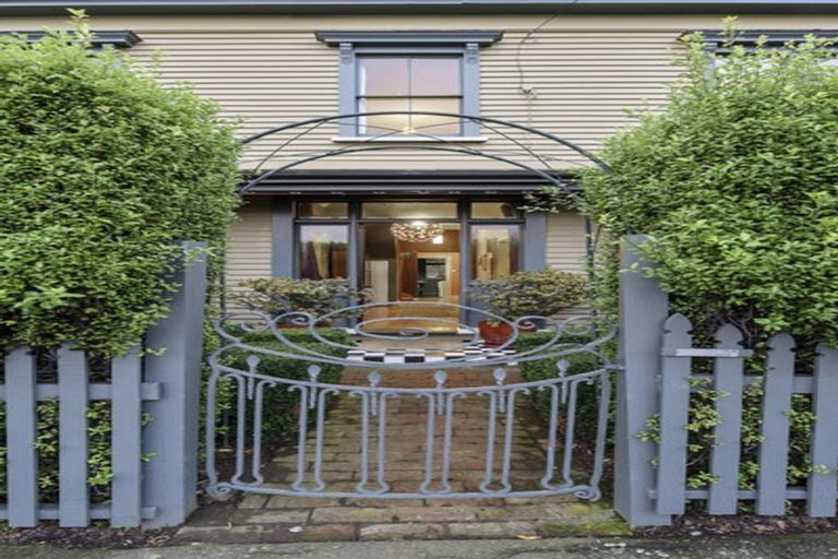 Photo of property in 2 Brittan Terrace, Lyttelton, 8082