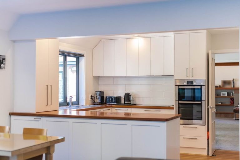 Photo of property in 17a Simla Crescent, Khandallah, Wellington, 6035