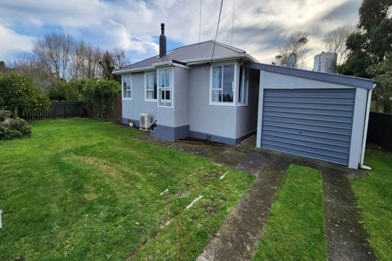 Photo of property in 17 Kairau Road West, Sentry Hill, New Plymouth, 4373
