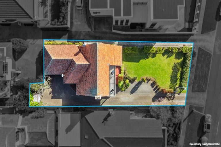 Photo of property in 24 Takutai Avenue, Bucklands Beach, Auckland, 2012