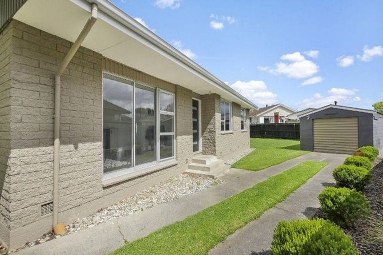 Photo of property in 17 Claymore Street, Woolston, Christchurch, 8062