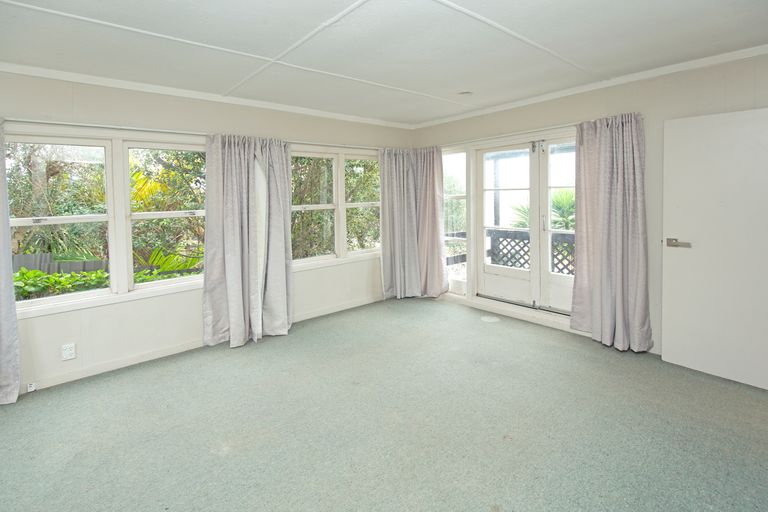 Photo of property in 11 Kauri Road, Stanmore Bay, Whangaparaoa, 0932