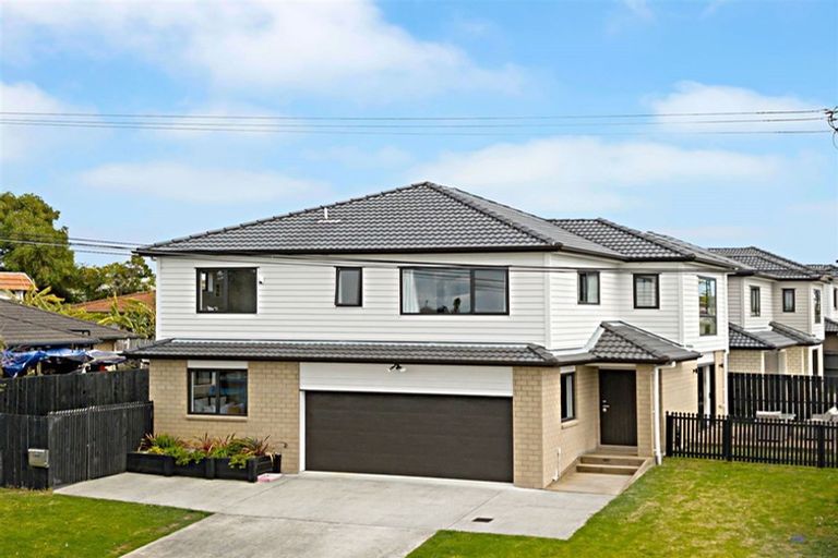Photo of property in 105 Lincoln Park Avenue, Massey, Auckland, 0614