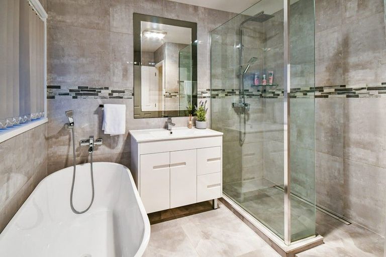 Photo of property in 2 Menen Place, Manurewa, Auckland, 2105