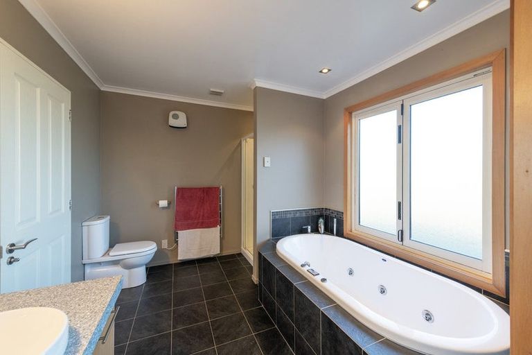 Photo of property in 136 Te Awa Road, Albert Town, Wanaka, 9382