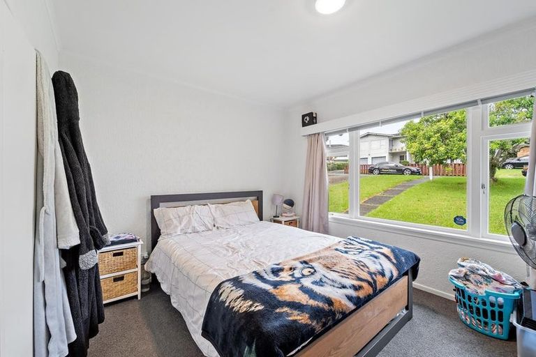 Photo of property in 64 Sherwood Avenue, Te Atatu South, Auckland, 0610