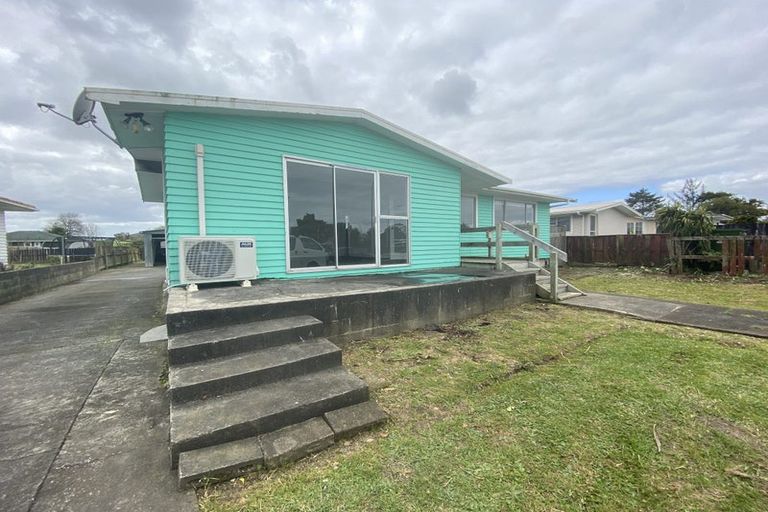 Photo of property in 74 Bader Drive, Mangere, Auckland, 2022