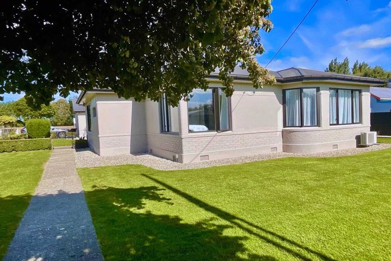 Photo of property in 101 Seaward Road, Edendale, 9825