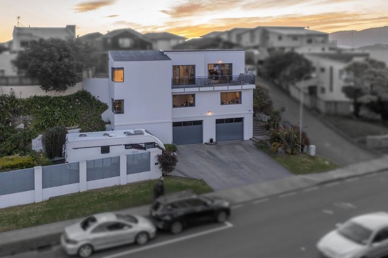 Photo of property in 379 Kapiti Road, Paraparaumu Beach, Paraparaumu, 5032