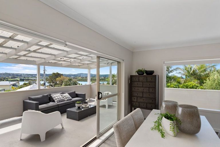 Photo of property in 41 Pohutukawa Avenue, Red Beach, 0932