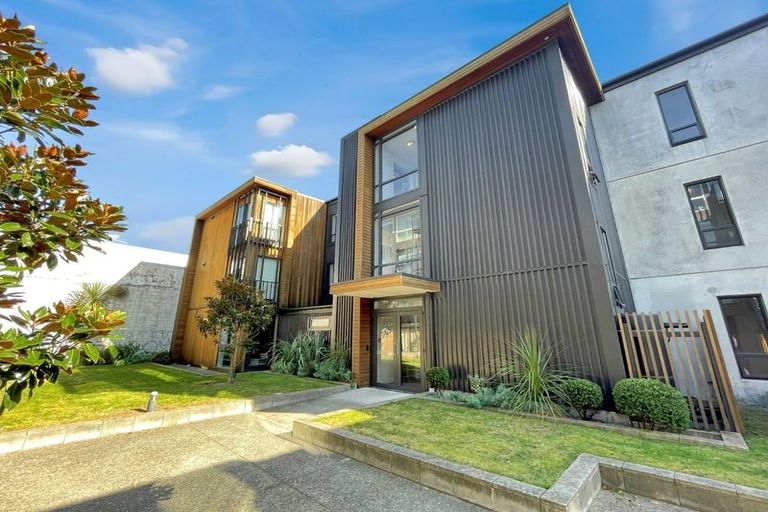 Photo of property in Vedado Apartments, 201/41u Hopper Street, Mount Cook, Wellington, 6011