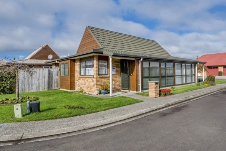 Photo of property in Rangeview Villas, 10/9 Fuller Close, Levin, 5510