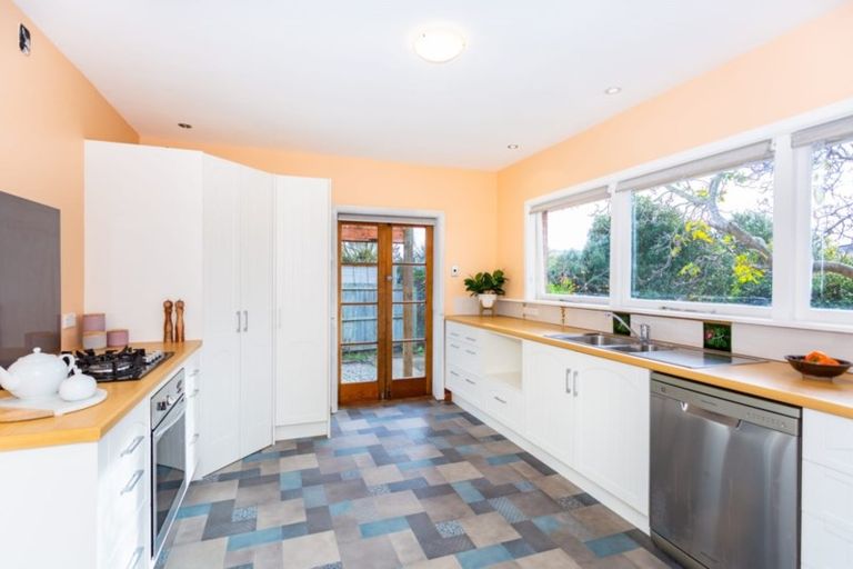 Photo of property in 121 Saint Martins Road, Saint Martins, Christchurch, 8022