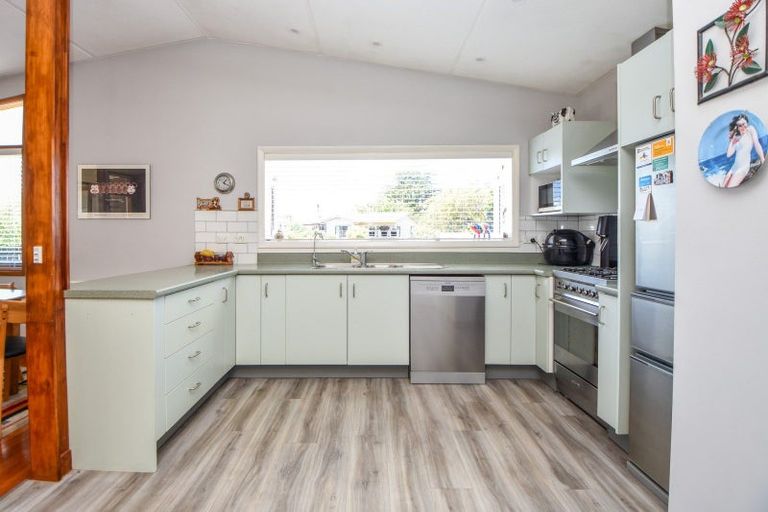 Photo of property in 22 Victoria Street, Carterton, 5713