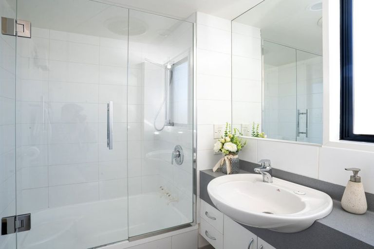 Photo of property in 2/37c Glenharrow Avenue, Avonhead, Christchurch, 8042