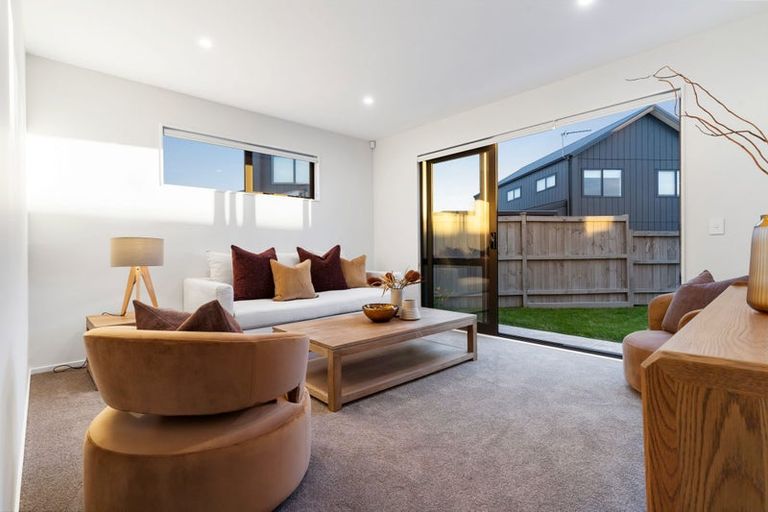 Photo of property in 3 Aquamarine Road, Rosehill, Papakura, 2113