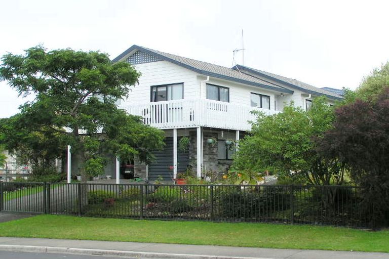 Photo of property in 74 Garton Drive, Massey, Auckland, 0614