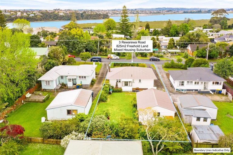 Photo of property in 3 Rewarewa Road, Te Atatu Peninsula, Auckland, 0610