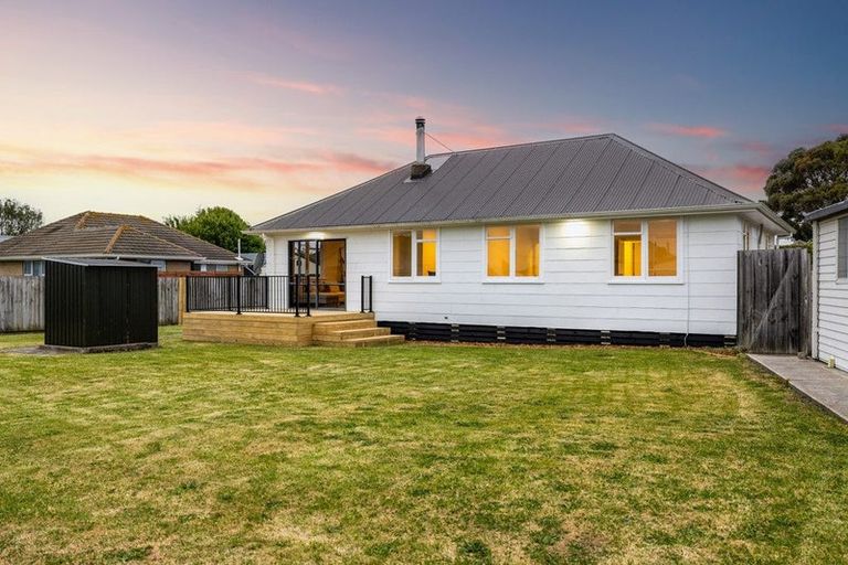 Photo of property in 23 Lambeth Crescent, Northcote, Christchurch, 8052