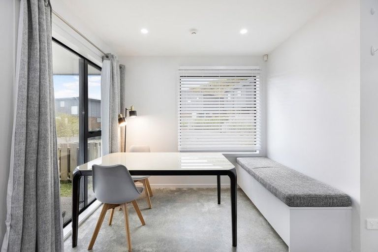 Photo of property in 42 Astelia Way, Woodridge, Wellington, 6037