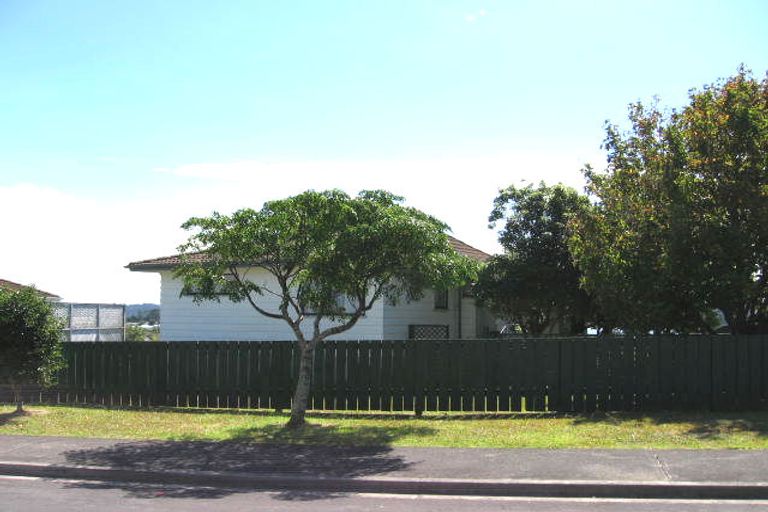 Photo of property in 14 Merida Place, Unsworth Heights, Auckland, 0632