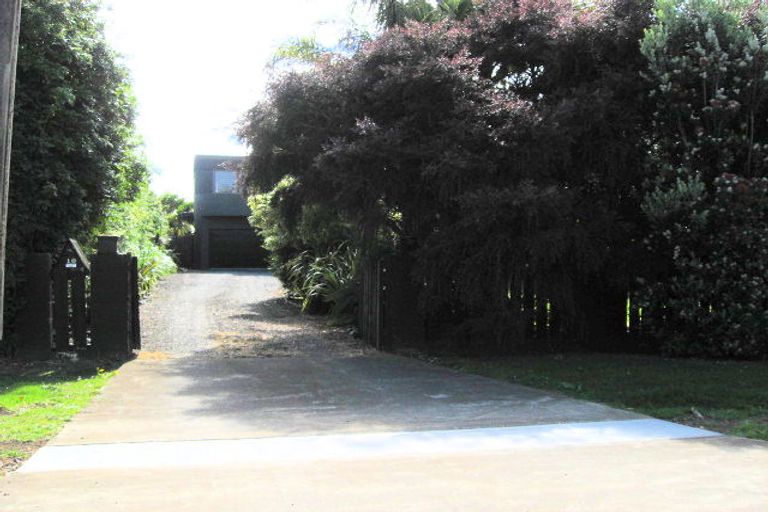 Photo of property in 10 Mona Avenue, Mangere Bridge, Auckland, 2022