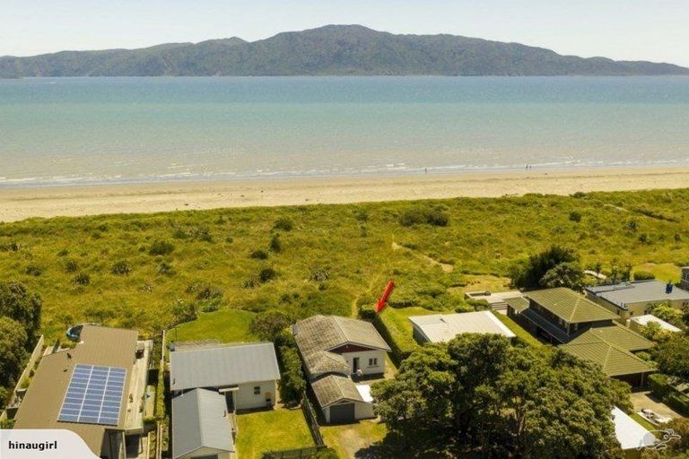 Photo of property in 37 Manly Street, Paraparaumu Beach, Paraparaumu, 5032