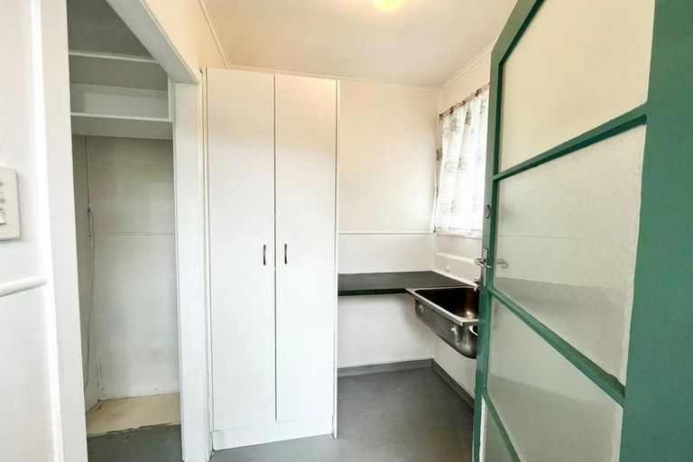 Photo of property in 50 Kervil Avenue, Te Atatu Peninsula, Auckland, 0610